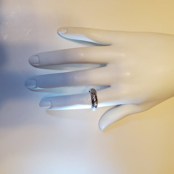 Beautiful 18K white gold diamond wedding band. - Picture 8 of 10